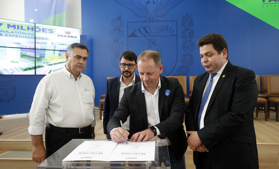 Governo do Estado distribui mais de R$ 104 milhões em obras e reformas para municípios