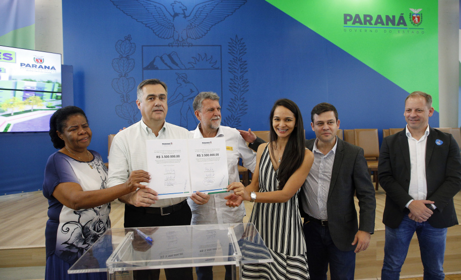 Governo do Estado distribui mais de R$ 104 milhões em obras e reformas para municípios