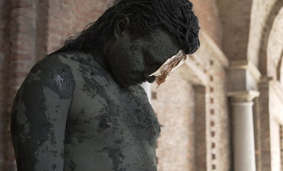 MUPA traz artista indígena para apresentar performance inédita no Brasil