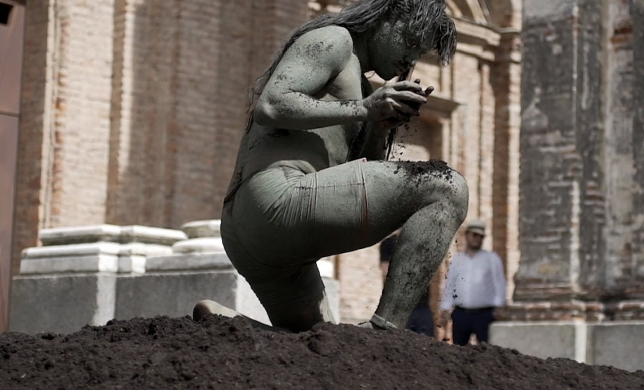 MUPA traz artista indígena para apresentar performance inédita no Brasil