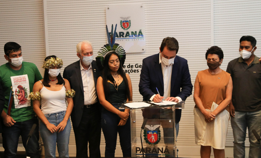 Estado reajusta em 25% valor das bolsas para pesquisadores, professores, alunos e indígenas