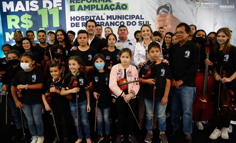 governador Carlos Massa Ratinho Junior e o Secretário da Saúde, Beto Preto, assinam nesta quinta-feira (31), liberação de recurso para o Hospital de Rio Branco do Sul. 31/03/2022 -