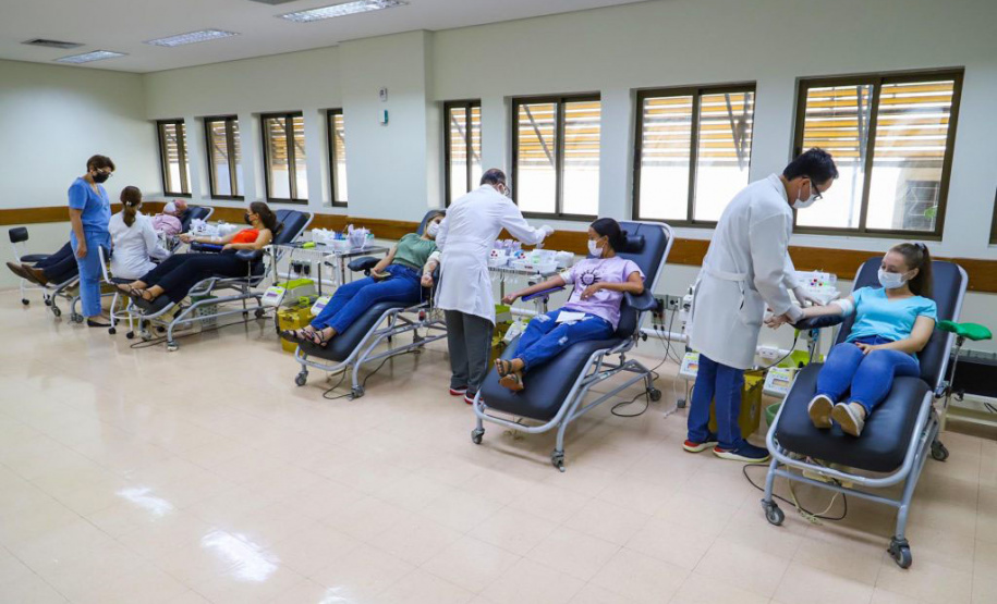 Departamento de Enfermagem da UEL abre programação dos 50 anos do curso com doação de sangue