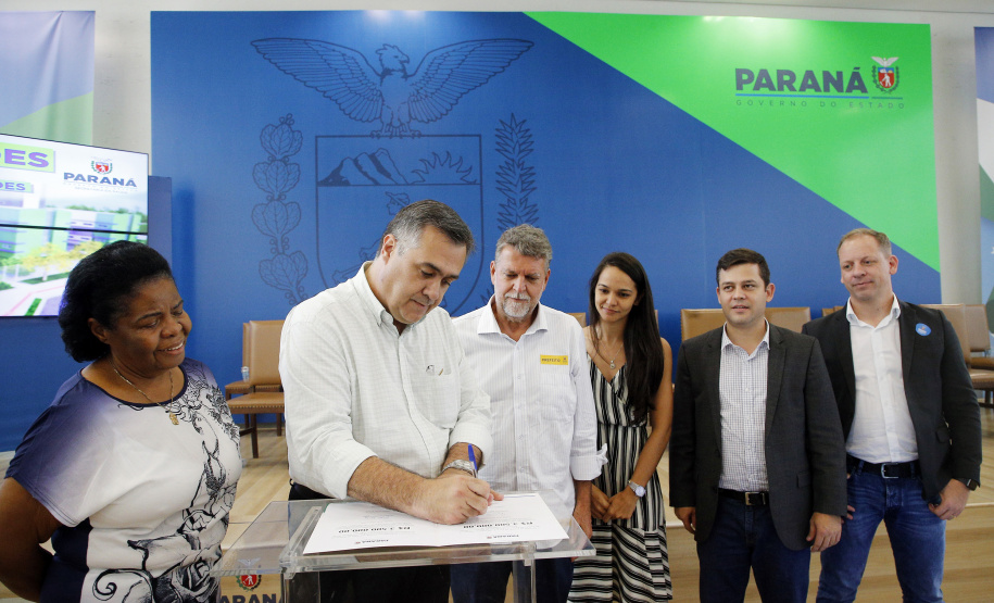 Governo do Estado distribui mais de R$ 104 milhões em obras e reformas para municípios