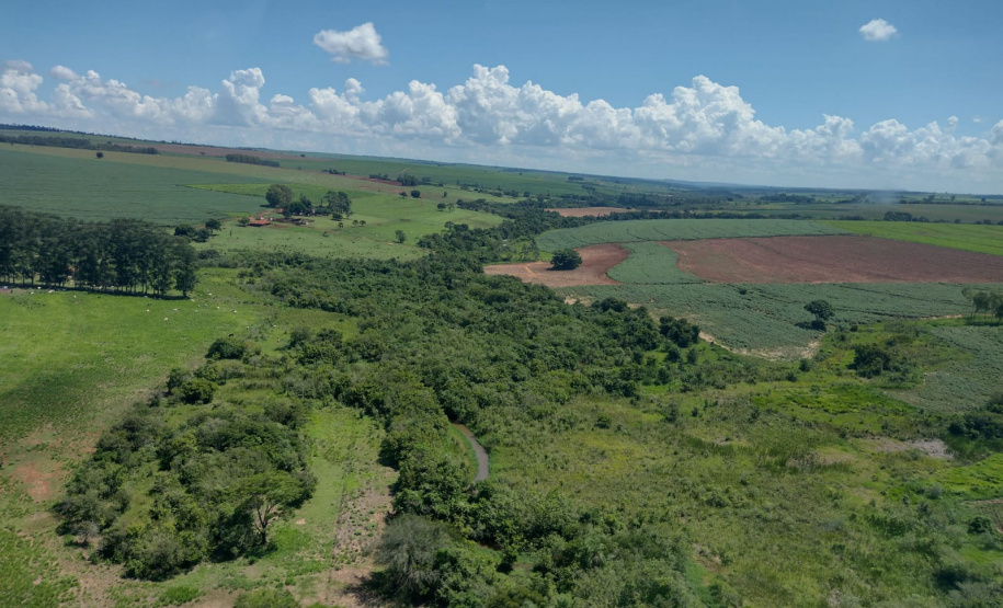 Com apoio de aeronave do BPMOA, IAT identifica irregularidades em áreas de APP