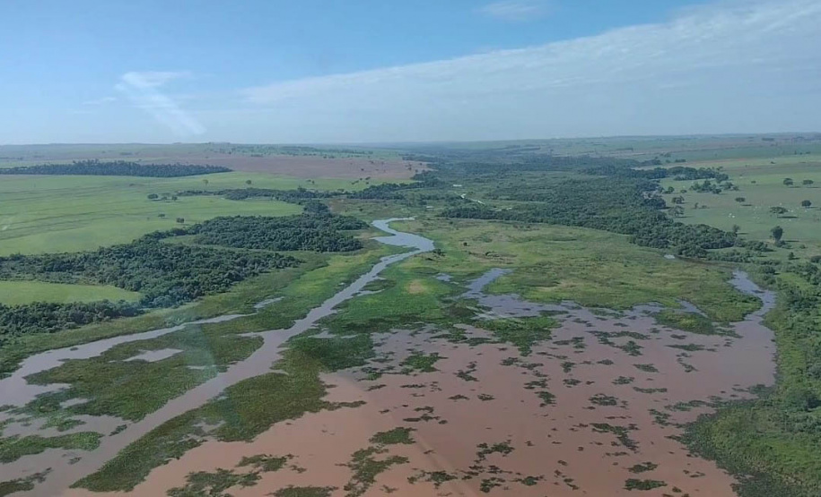 Com apoio de aeronave do BPMOA, IAT identifica irregularidades em áreas de APP