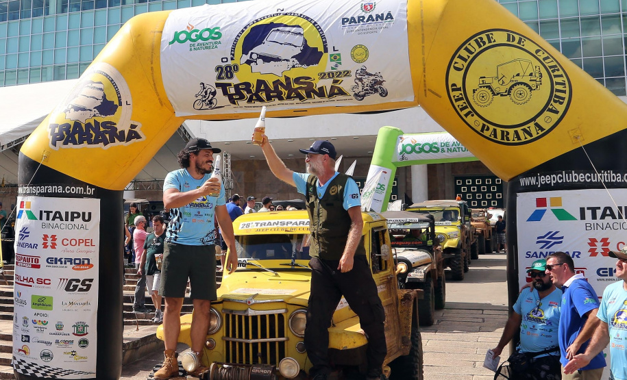 Chegada Transparaná em frente ao Palácio Iguaçu
