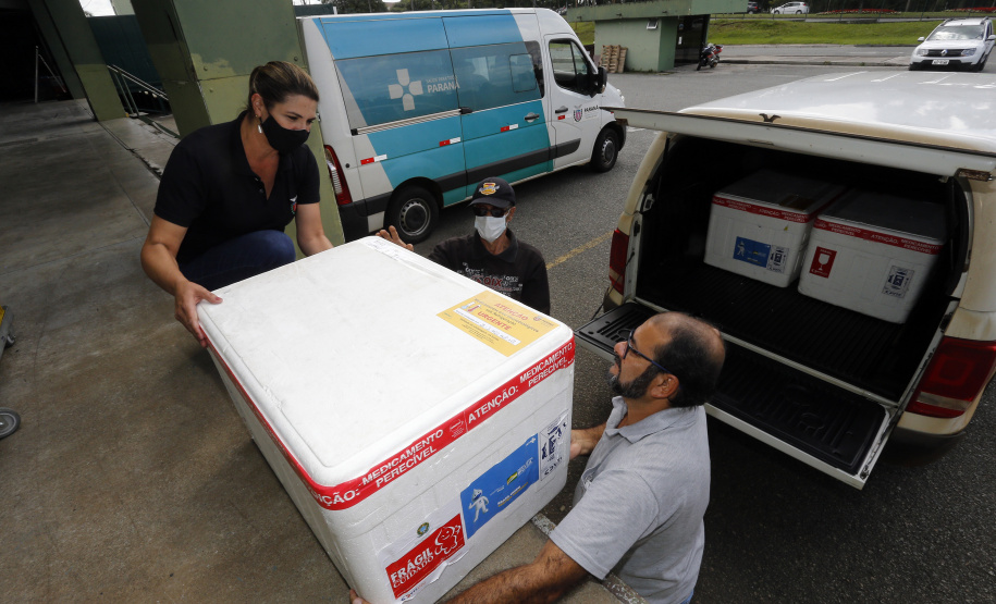 Distribuição de vacinas contra Covid 19, para as regionais de saúde do Paraná, no Cemepar, em Curitiba -  Curitiba, 29/03/2022