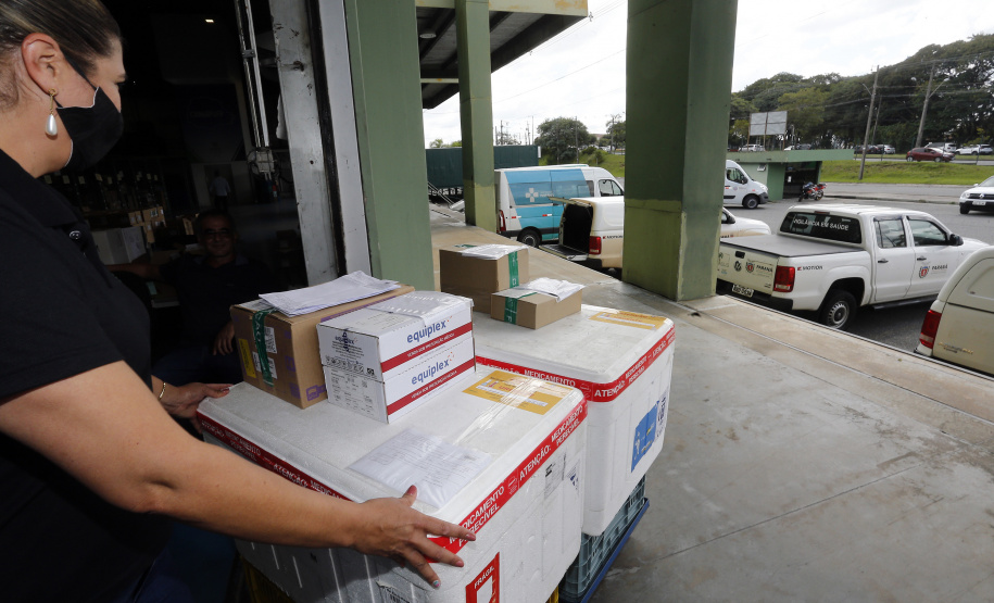 Distribuição de vacinas contra Covid 19, para as regionais de saúde do Paraná, no Cemepar, em Curitiba -  Curitiba, 29/03/2022