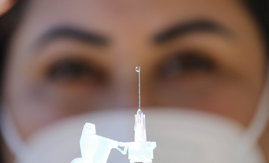 Segundo ano da pandemia no Paraná tem a marca registrada pela vacinação