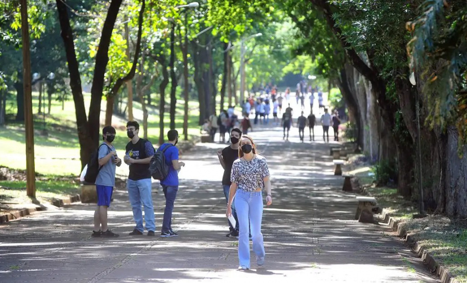 UEL oferta 679 vagas em cursos de graduação para transferência externa