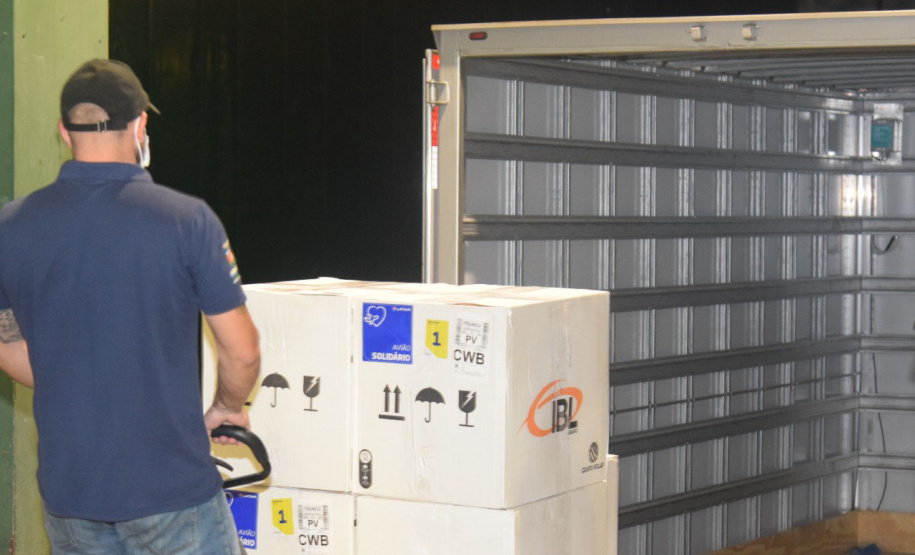 Mais 194 mil vacinas da Pfizer contra a Covid-19 chegam ao Estado