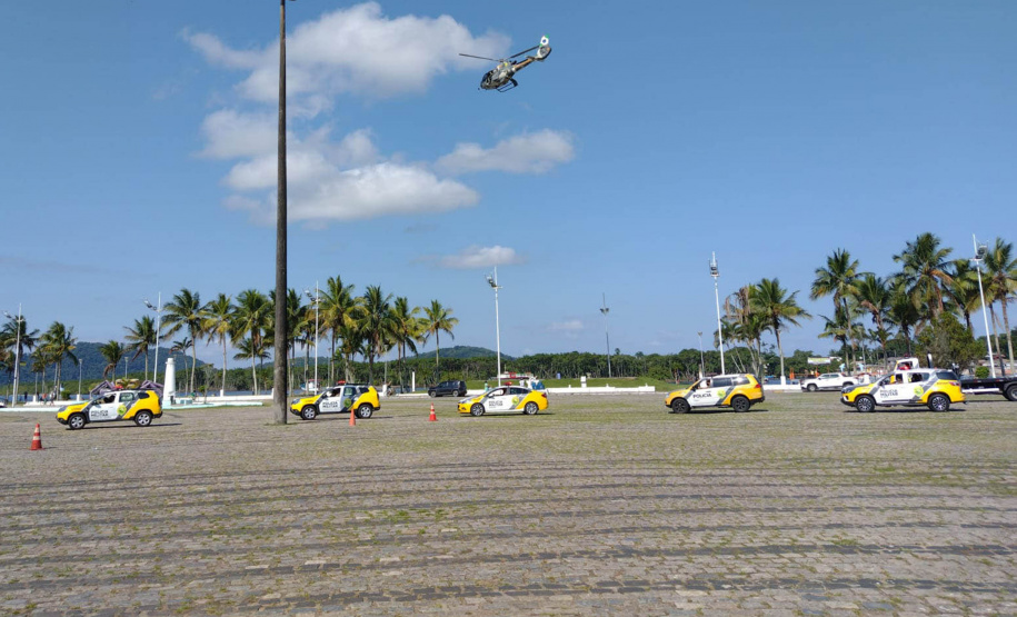 Polícia Militar desencadeia megaoperação Fortaleza no Litoral do estado com viaturas e helicóptero
