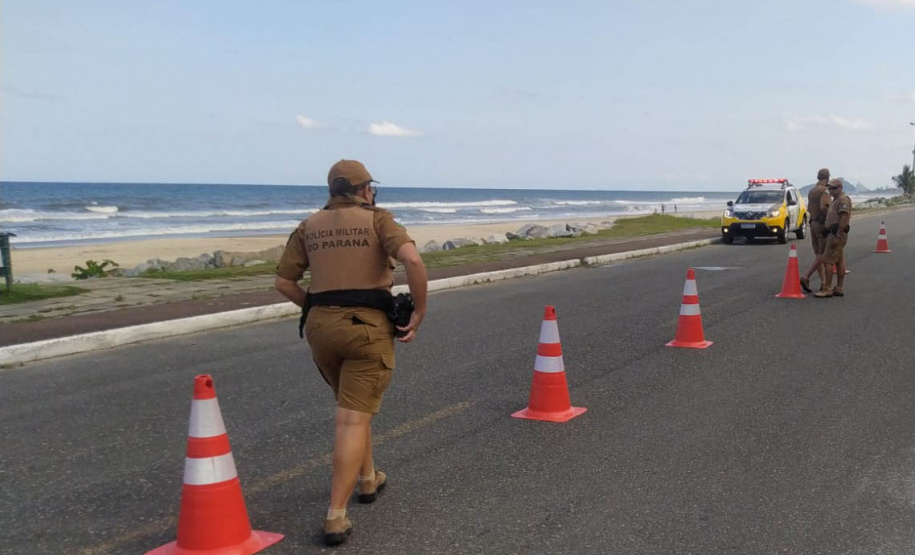 Polícia Militar desencadeia megaoperação Fortaleza no Litoral do estado com viaturas e helicóptero -