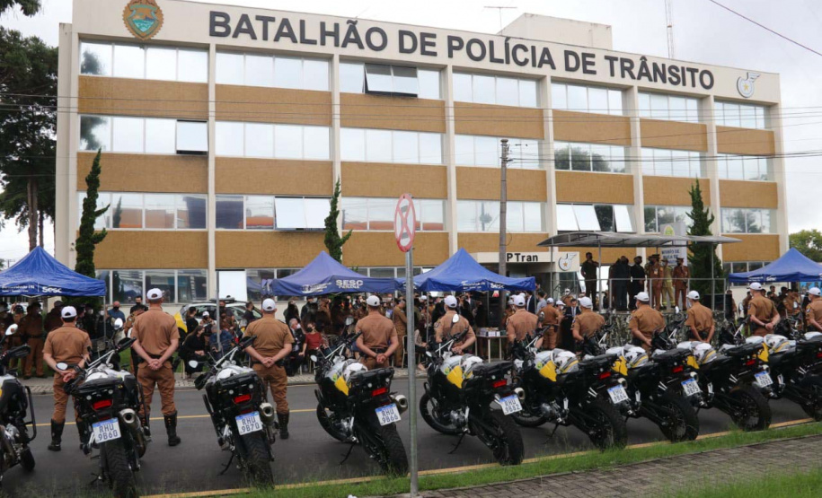 Batalhão de Trânsito completa 70 anos de história e recebe 45 novas motocicletas durante solenidade em Curitiba - Curitiba, 15/03/2022