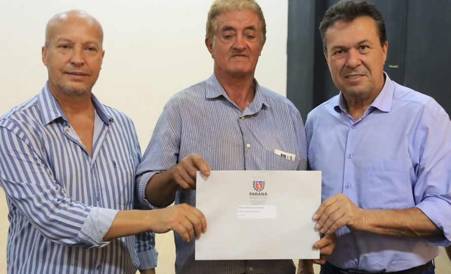 Famílias de Altamira do Paraná recebem primeiros documentos para regularização fundiária