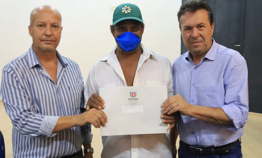 Famílias de Altamira do Paraná recebem primeiros documentos para regularização fundiária