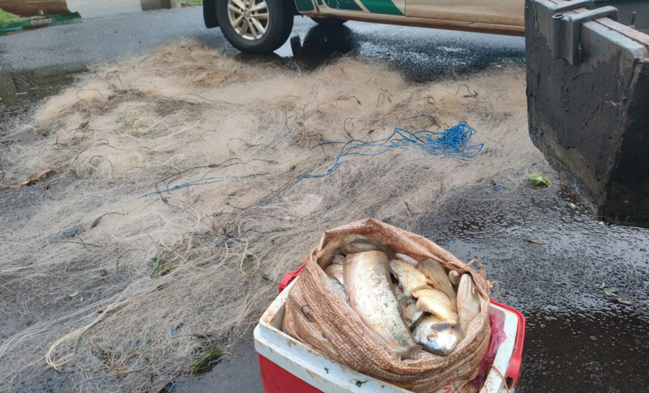 Polícia Ambiental prende seis e aplica R$ 11 mil em multas ao constatar pesca ilegal no Lago Itaipu, no Oeste do estado