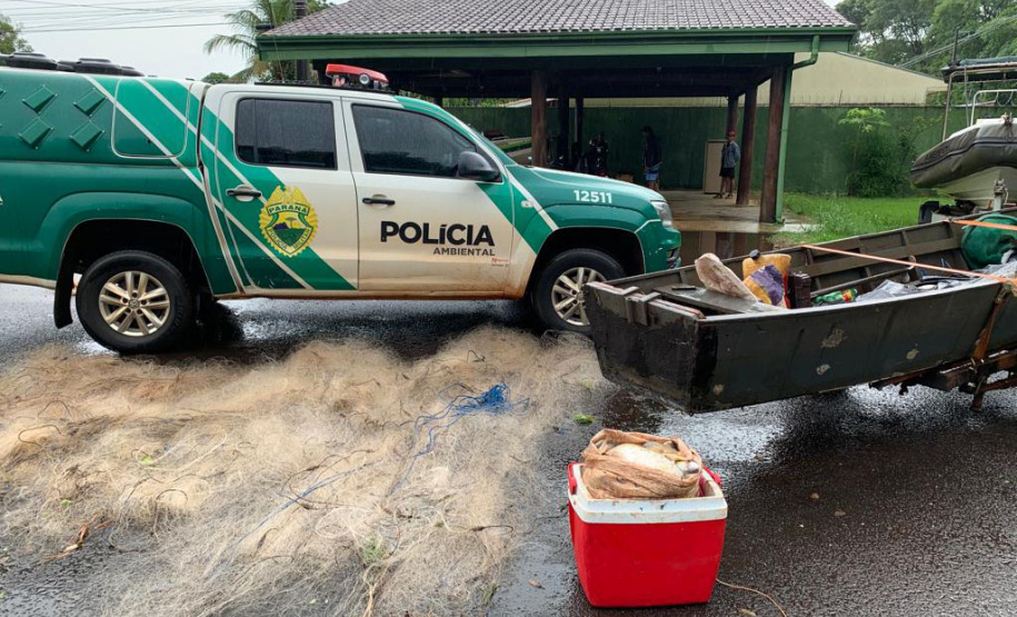 Polícia Ambiental prende seis e aplica R$ 11 mil em multas ao constatar pesca ilegal no Lago Itaipu, no Oeste do estado