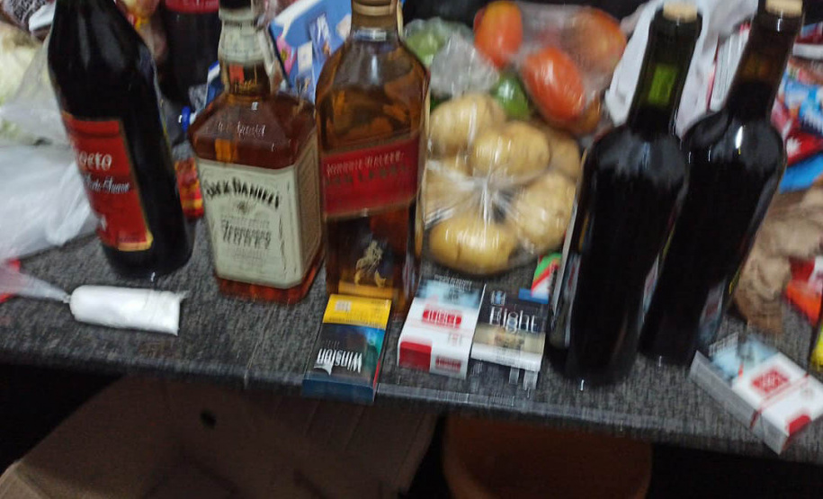 Guarda prisional é flagrado ao facilitar a entrada de drogas e outros ilícitos na Cadeia Pública de Arapongas