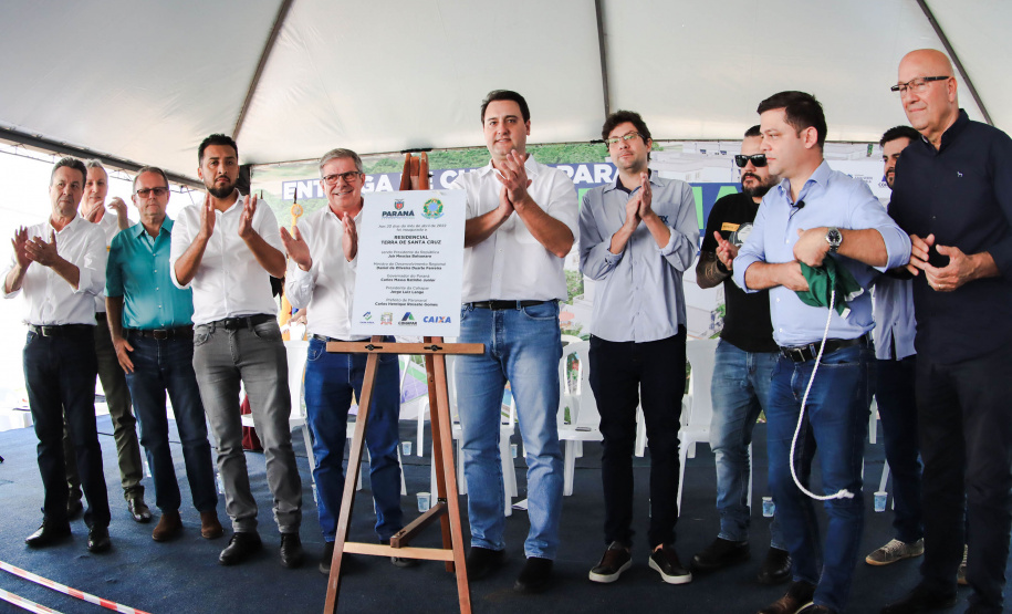 Governador Carlos Massa Ratinho Junior entrega moradias para 160 famílias em Paranavaí - Paranavaí, 20/04/2022