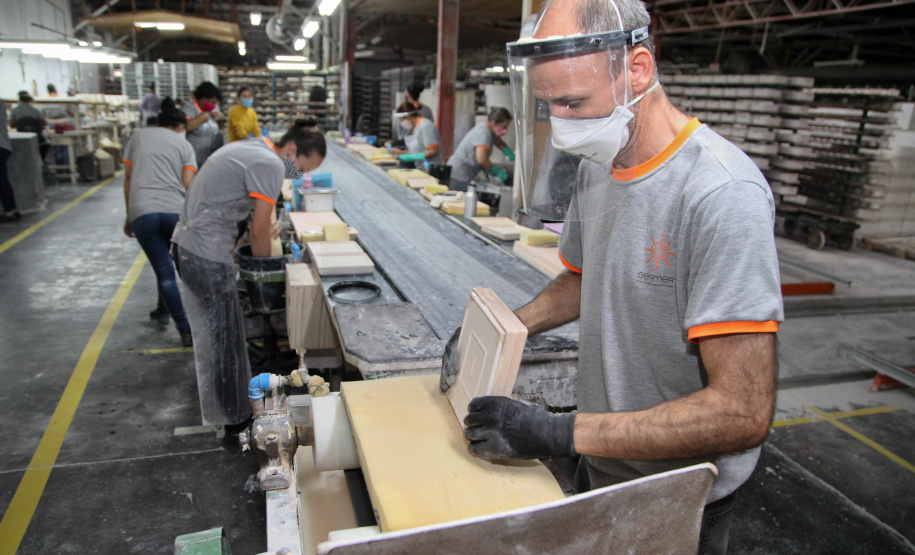 A indústria foi outro setor que se destacou das contratações, com 10.306 novos postos de trabalho no período.