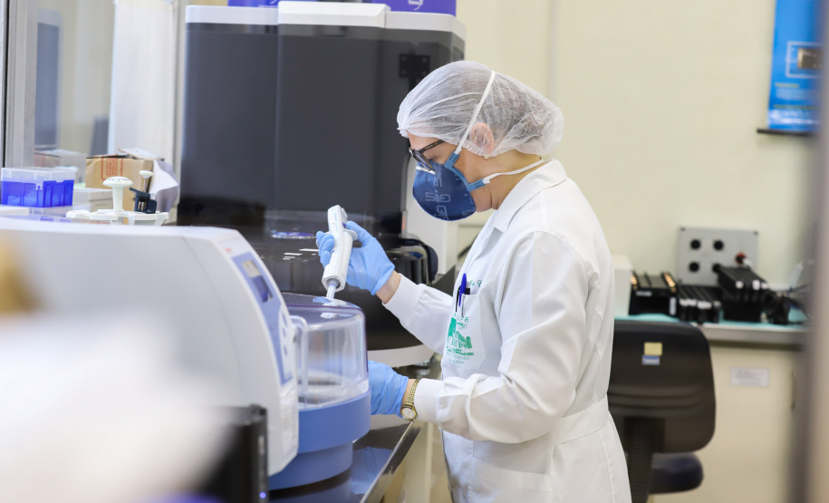 Março confirma melhora no quadro de Covid-19, com queda de 82,% nos casos e 66,5% em mortes