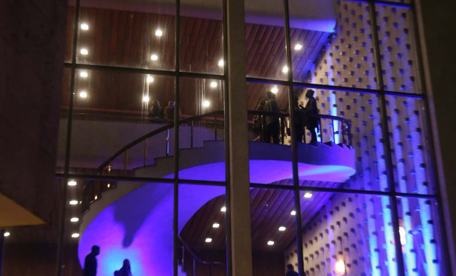 Prédios públicos da capital são iluminados de azul em apoio ao Dia Mundial de Conscientização do Autismo