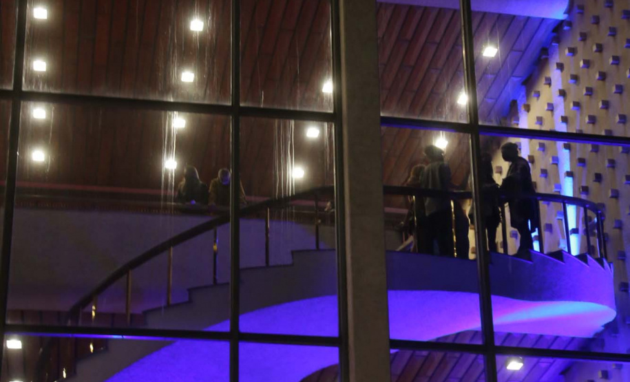 Prédios públicos da capital são iluminados de azul em apoio ao Dia Mundial de Conscientização do Autismo