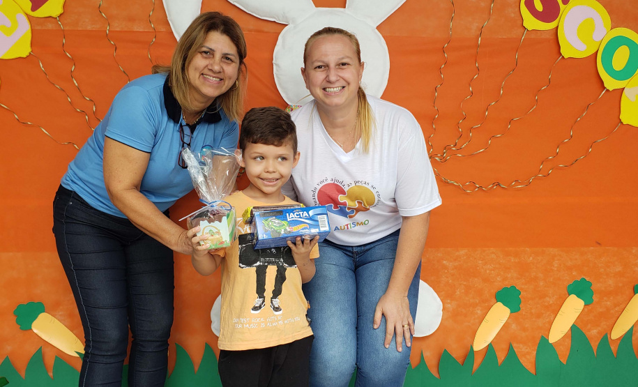 Portos do Paraná celebra Páscoa com crianças do Centro Municipal de Autismo de Paranaguá