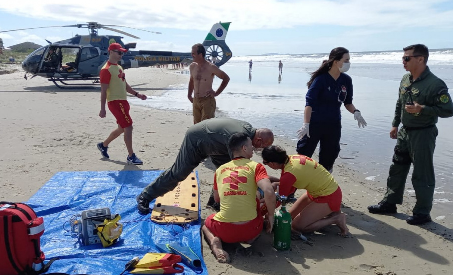 BPMOA e Corpo de Bombeiros salvam homem que se afogou no Balneário Junara