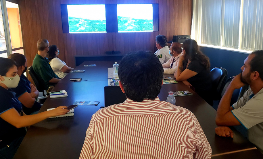 Portos do Paraná apresenta programas ambientais ao Ibama