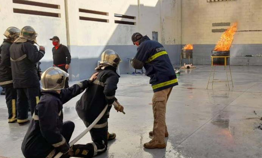 Presos concluem treinamento de combate a incêndio na Penitenciária de Piraquara
