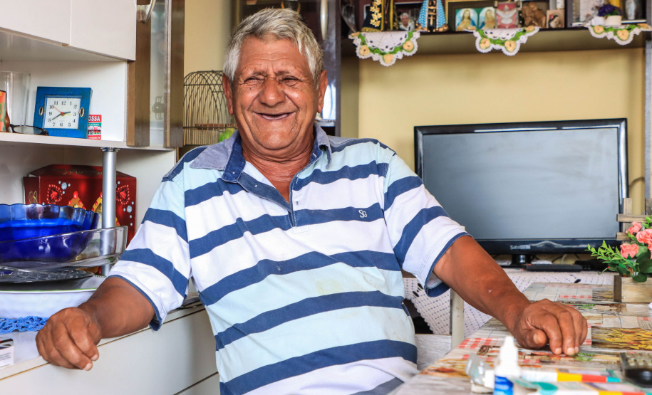 Vila Santana, em Prudentópolis, é exemplo do impacto dos programas do Estado na vida das pessoas. Na foto, Olívio Gonçalves e Vitória Pryzygocki.