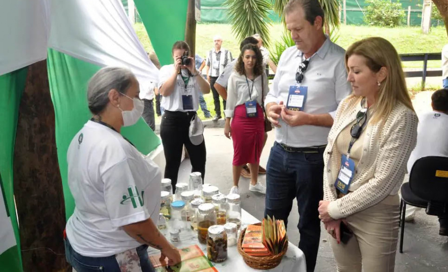 Superintendente da SETI debate inovação e programas acadêmicos na Expolondrina