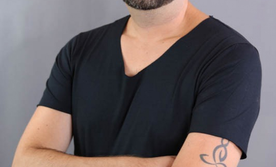 Luiz Andrioli lança o livro "Notícia de um Naufrágio" na Biblioteca Pública