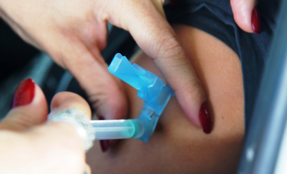 Mais de meio milhão de vacinas contra a gripe já foram aplicadas no Paraná