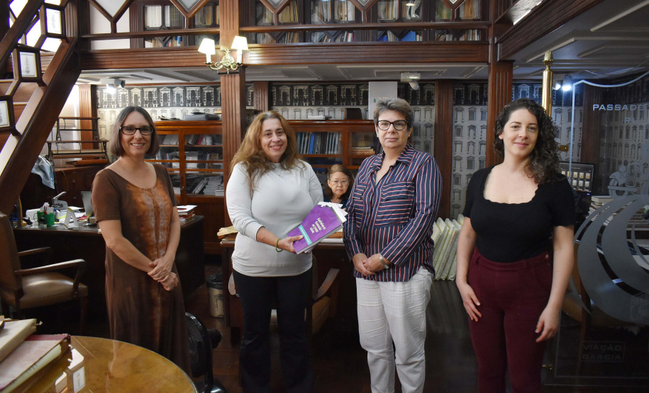 Livro de indígenas Kaingang é entregue a museu e rede pública de ensino