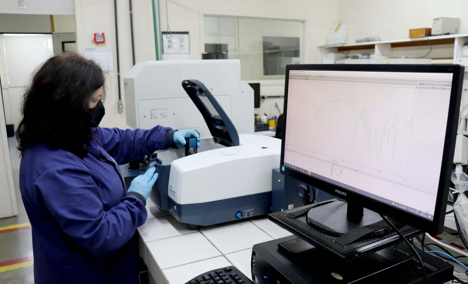 Com novo equiupamento, Tecpar reduz tempo de análises laboratoriais - Curitiba, 18/04/2022