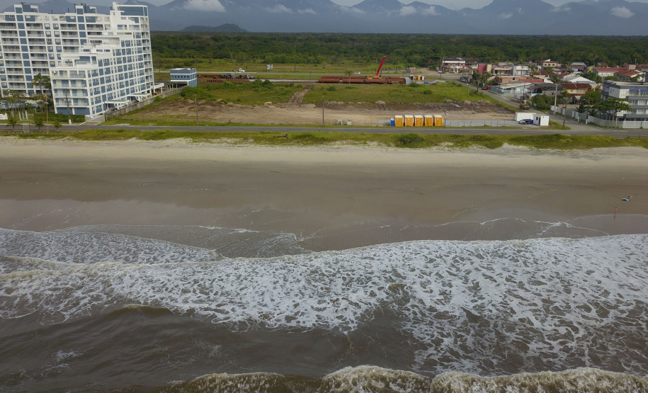 Trecho da praia de Matinhos fica interditado para preparação do canteiro de obras