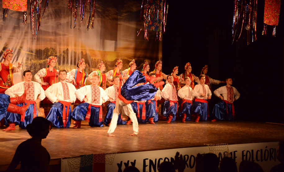 Na Unicentro, formação envolve cursos de idiomas, cultura e esporte abertos também à comunidade