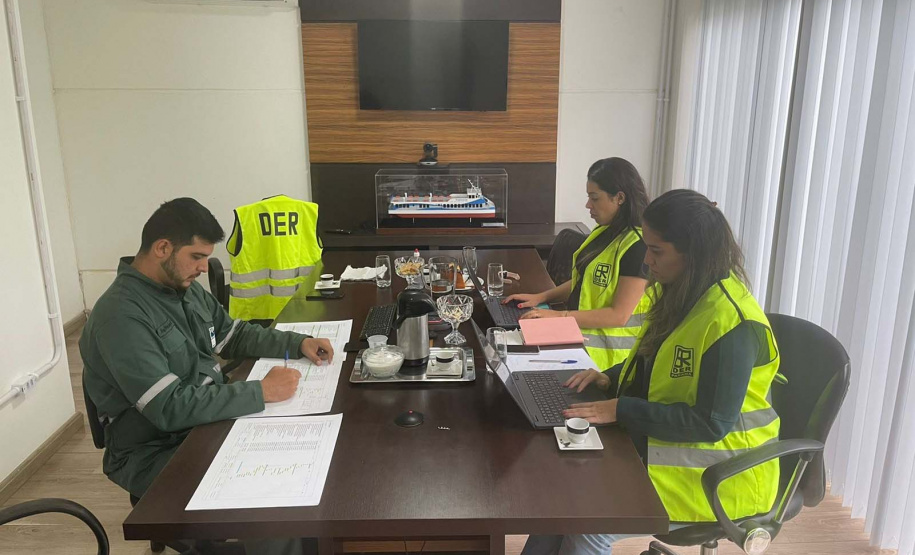 DER/PR realiza visita técnica em estaleiro que fará reforma de ferry boats