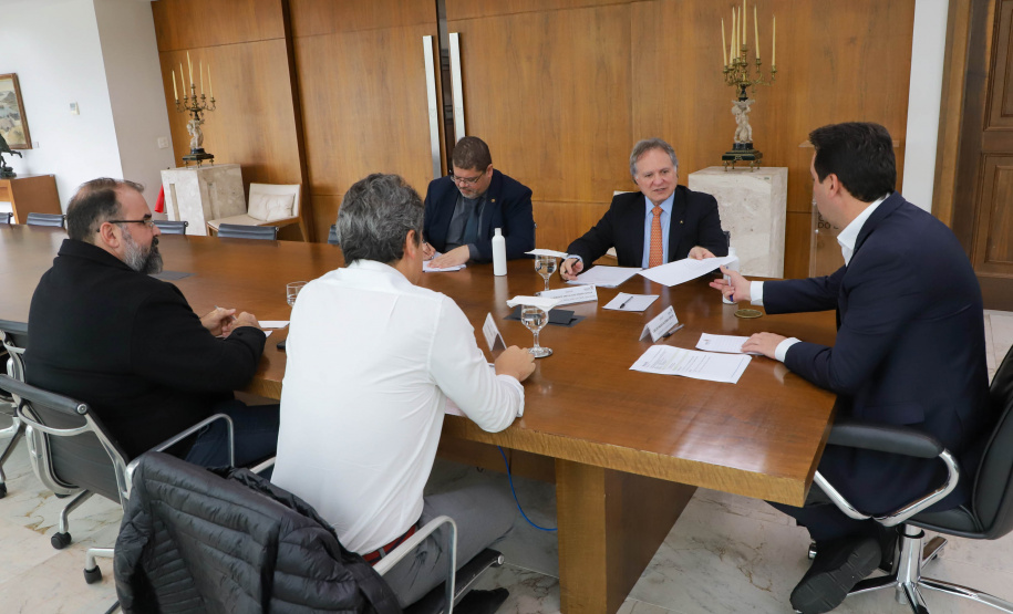 Governador recebe diretor-geral da Itaipu