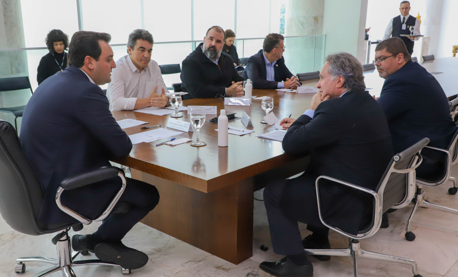 Governador recebe diretor-geral da Itaipu