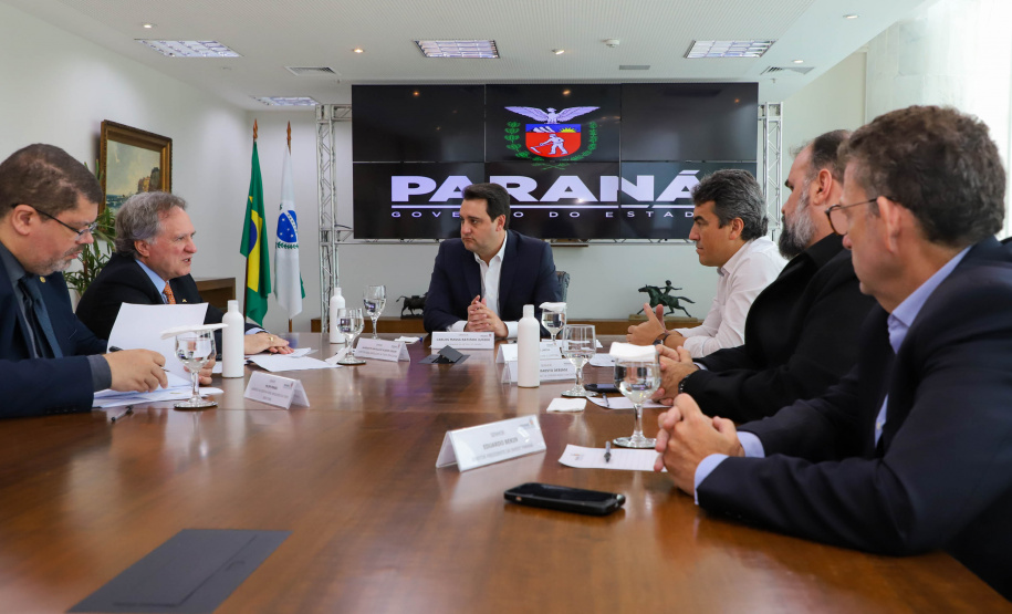 Governador recebe diretor-geral da Itaipu