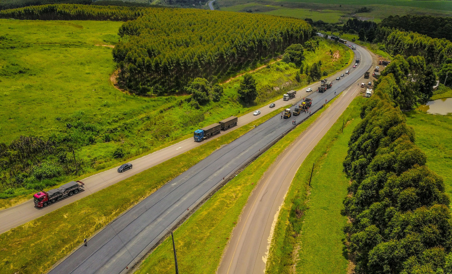 Implantação de terceiras faixas avança e traz mais agilidade e segurança para o tráfego na PR-092