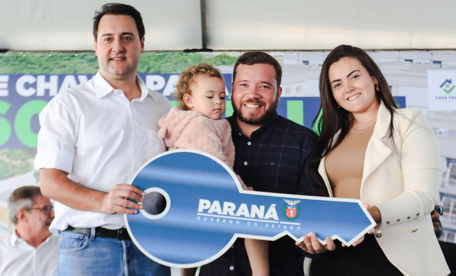 Governador Carlos Massa Ratinho Junior entrega moradias para 160 famílias em Paranavaí - Paranavaí, 20/04/2022