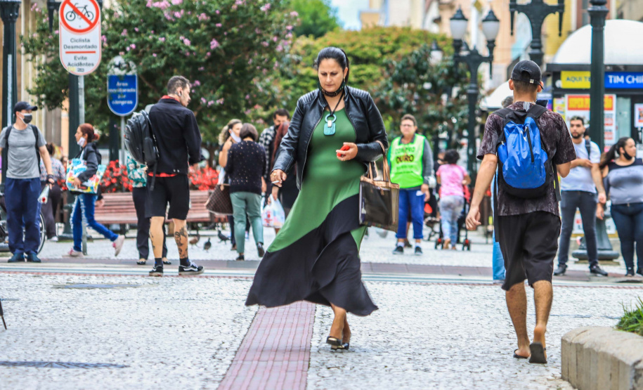 Março confirma melhora no quadro de Covid-19, com queda de 82,% nos casos e 66,5% em mortes