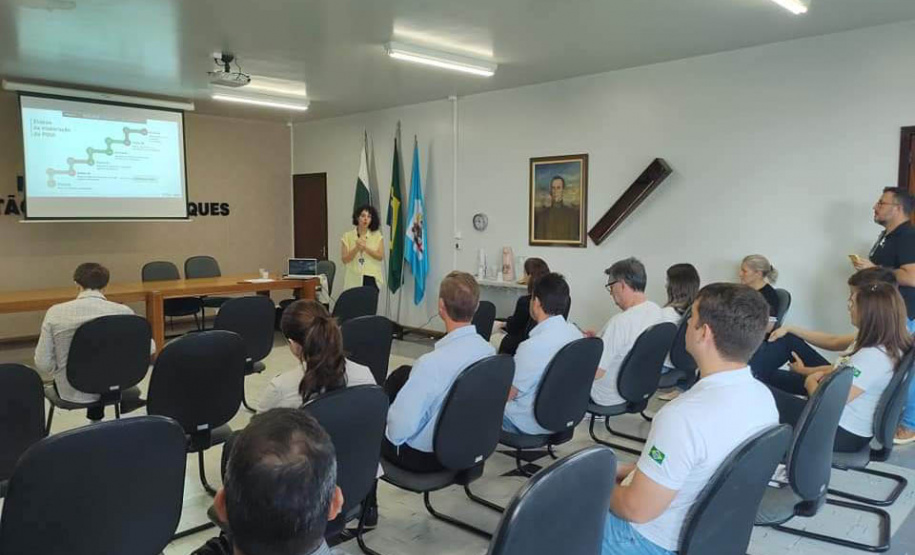 Técnicos municipais recebem treinamento para a criação do PDUI da Região Metropolitana de Cascavel