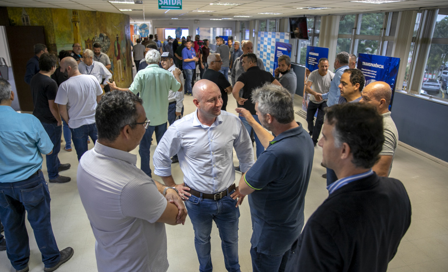 Autoridade portuária recebe representantes de trabalhadores